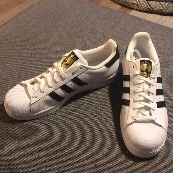 NEW Adidas Superstar Original Sneakers Sz 10.5 - Picture 2 of 5